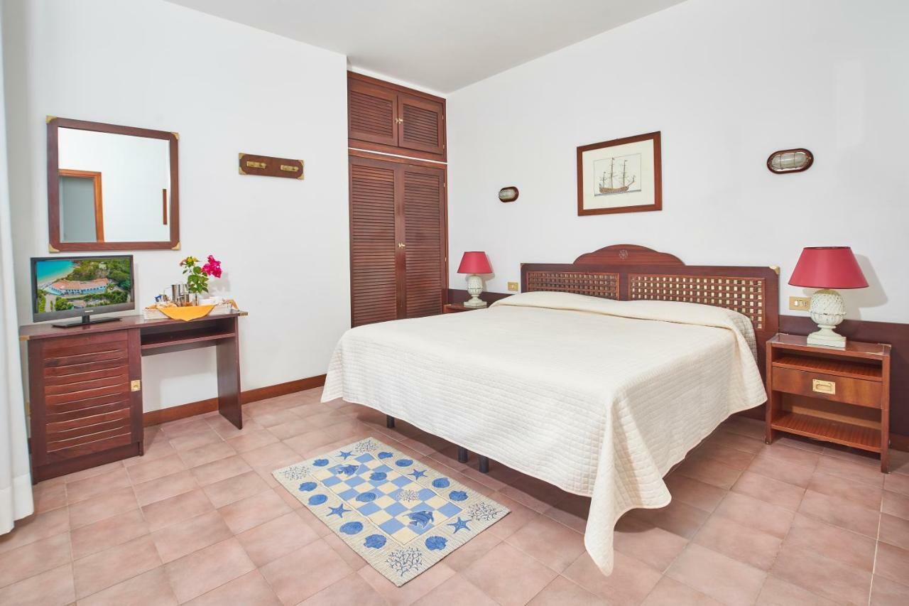 Hotel Antares Каполивери Екстериор снимка